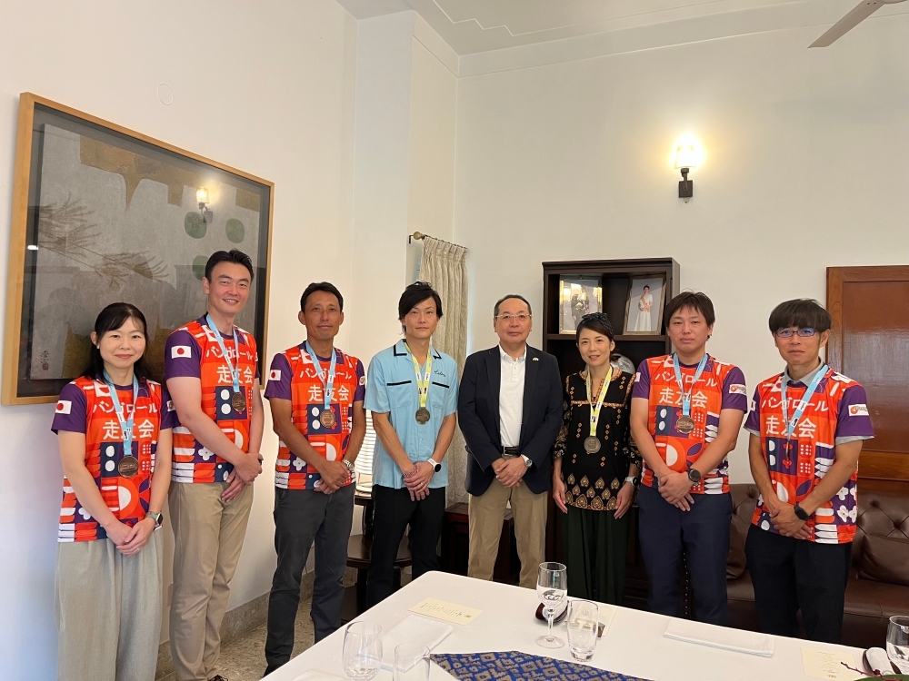 【September 21, 2025】Visit by Semi-Pro Runner Ms. Ino and fellow members